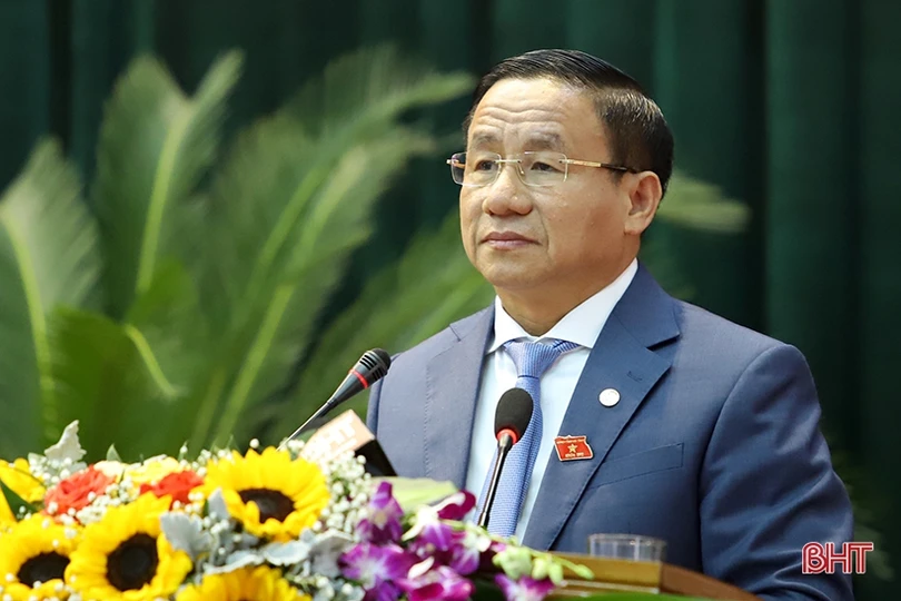 Giám đốc Sở Tài nguyên - Môi trường Hà Tĩnh Hồ Huy Thành đăng đàn trả lời chất vấn