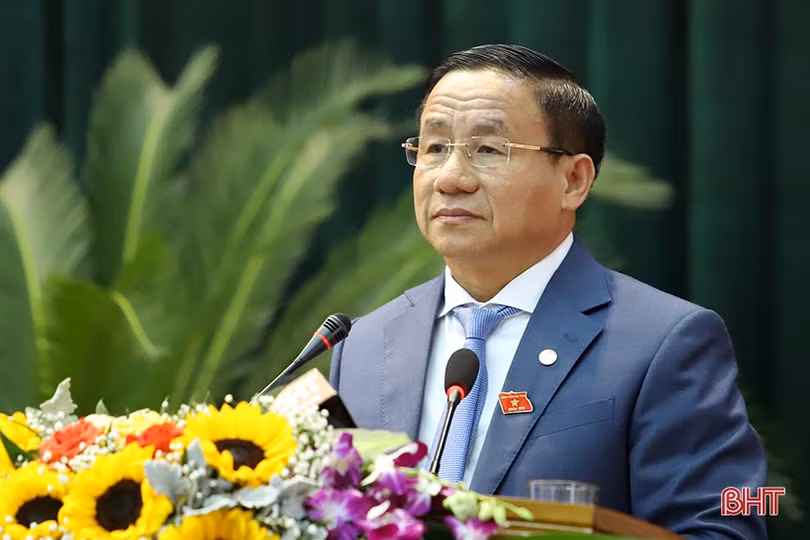 Giám đốc Sở Tài nguyên - Môi trường Hà Tĩnh Hồ Huy Thành đăng đàn trả lời chất vấn