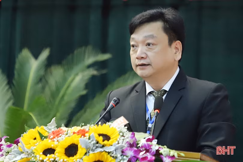 Giám đốc Sở Tài nguyên - Môi trường Hà Tĩnh Hồ Huy Thành đăng đàn trả lời chất vấn