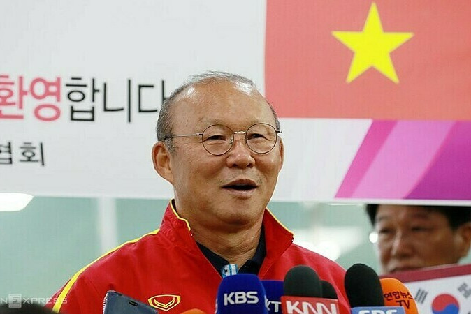 HLV Park Hang-seo được truyền thông Hàn Quốc săn đón. Ảnh: Yonhap HLV Park Hang seo đặt mục tiêu khiêm tốn cho U23 Việt Nam ở VCK U23 Châu Á