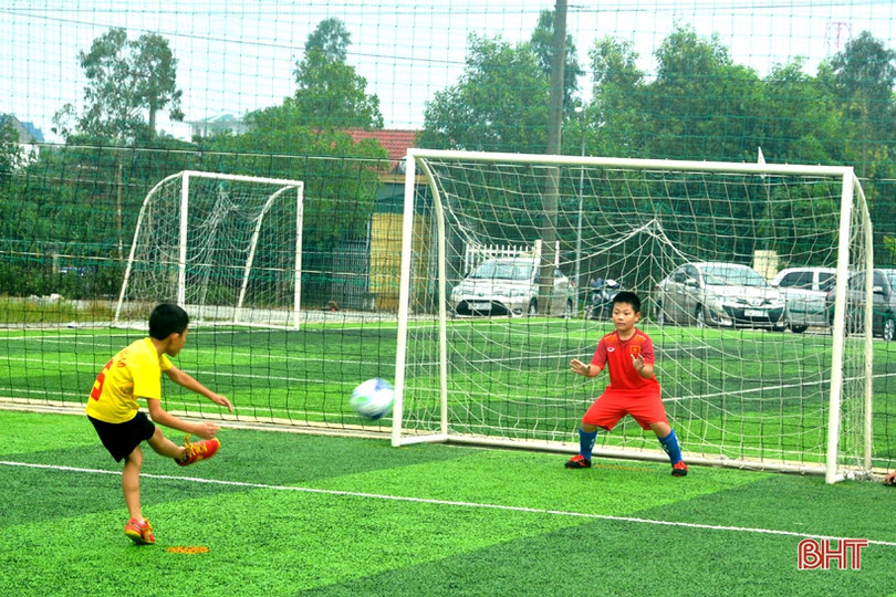 Khai mạc lớp bóng đá U10, U11 đầu tiên tại thị xã Kỳ Anh