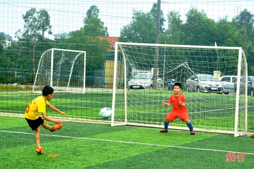 Khai mạc lớp bóng đá U10, U11 đầu tiên tại thị xã Kỳ Anh