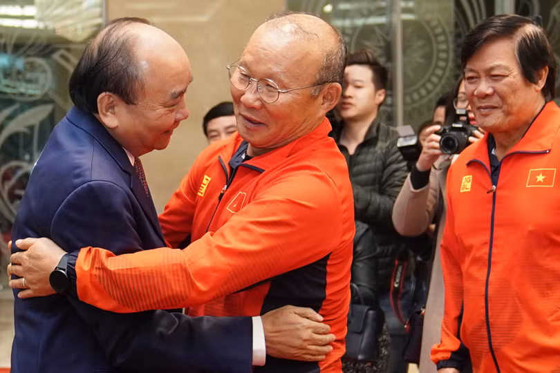 Hình ảnh Thủ tướng Nguyễn Xuân Phúc gặp các đội tuyển bóng đá Việt Nam