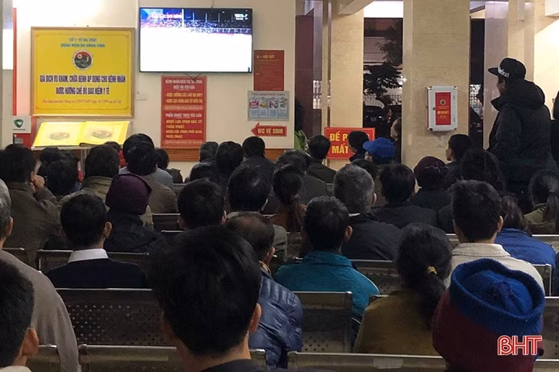 Cổ động viên Hà Tĩnh vỡ òa với chiến thắng lịch sử của U22 Việt Nam