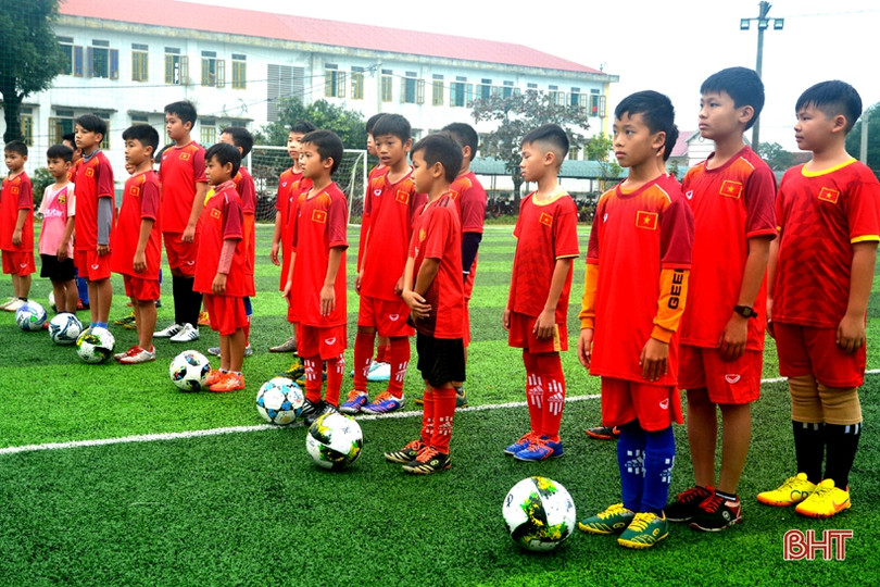 Khai mạc lớp bóng đá U10, U11 đầu tiên tại thị xã Kỳ Anh