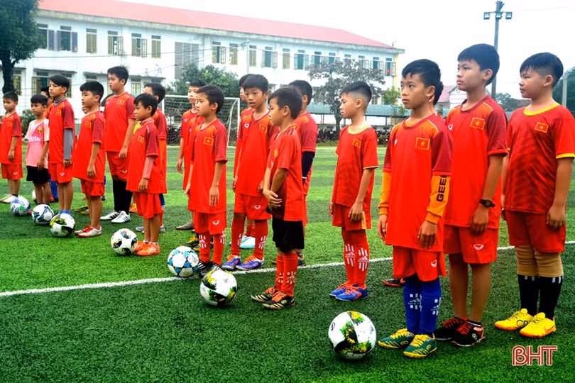Khai mạc lớp bóng đá U10, U11 đầu tiên tại thị xã Kỳ Anh
