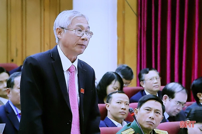 Giám đốc Sở Tài nguyên - Môi trường Hà Tĩnh Hồ Huy Thành đăng đàn trả lời chất vấn