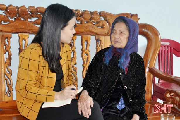 Cụ bà 90 tuổi ở Hà Tĩnh góp phần lưu giữ lời hát cổ