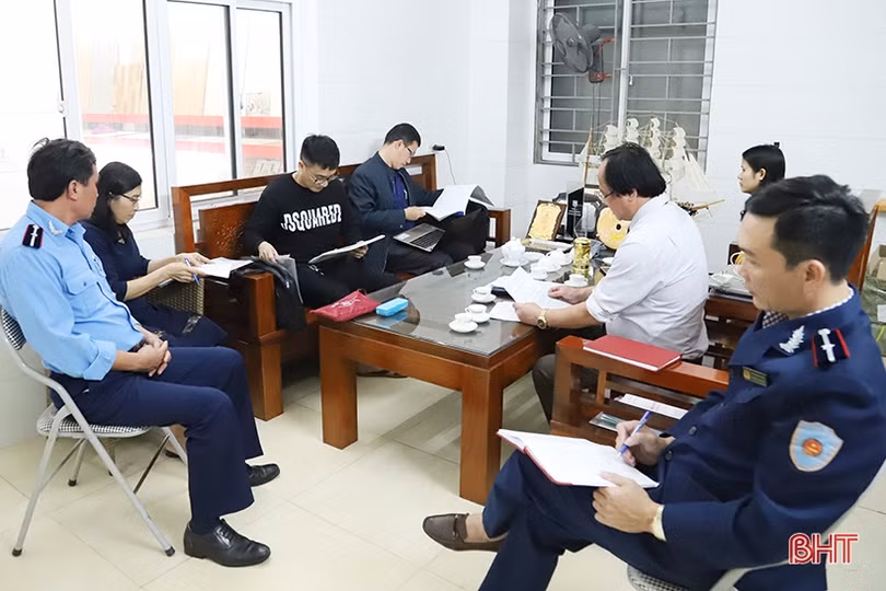 Cưỡng chế, đóng điểm đấu nối trái phép trên QL 1A - tuyến tránh TP Hà Tĩnh