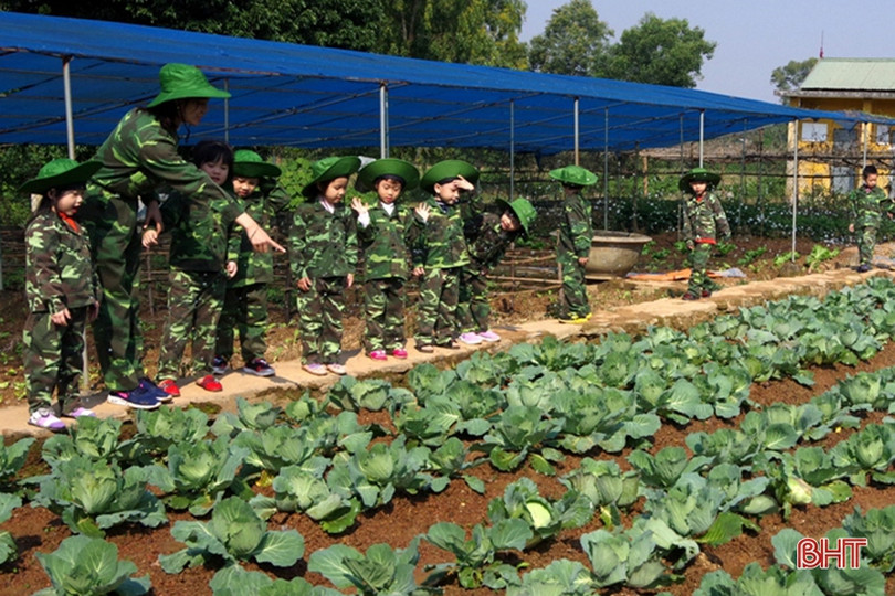 Cô trò Hà Tĩnh trải nghiệm “chúng em làm chiến sỹ biên phòng”