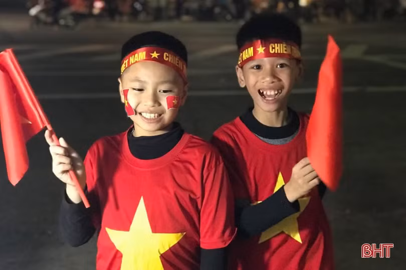 Người hâm mộ Hà Tĩnh mừng chiến thắng của thầy trò Park Hang Seo