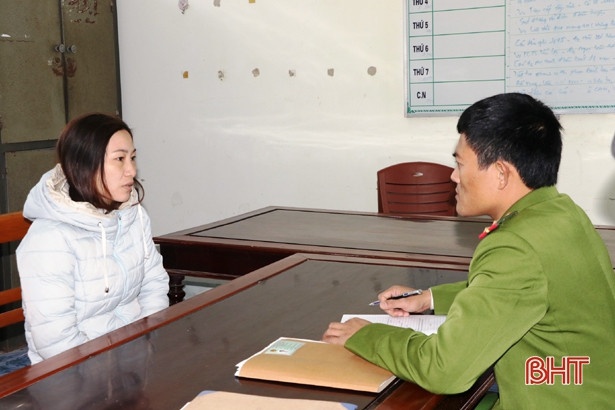 Thôn nữ Hà Tĩnh trữ gần 60kg pháo trong nhà để bán dần dịp Tết