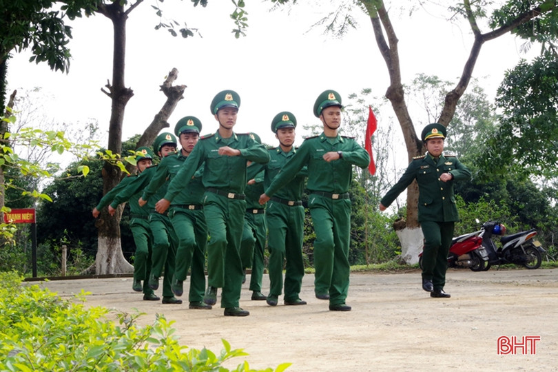 Cô trò Hà Tĩnh trải nghiệm “chúng em làm chiến sỹ biên phòng”