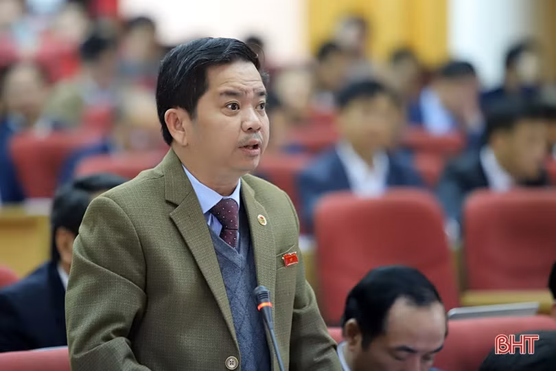 Giám đốc Sở Tài nguyên - Môi trường Hà Tĩnh Hồ Huy Thành đăng đàn trả lời chất vấn
