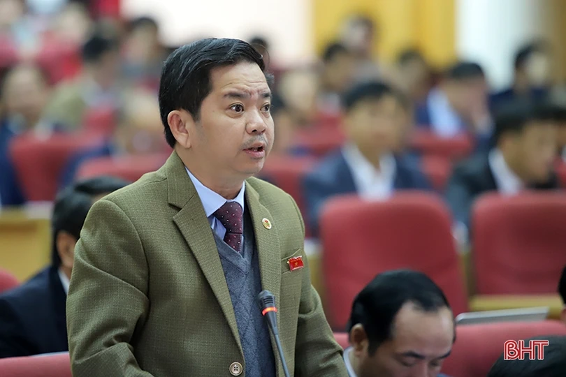 Giám đốc Sở Tài nguyên - Môi trường Hà Tĩnh Hồ Huy Thành đăng đàn trả lời chất vấn