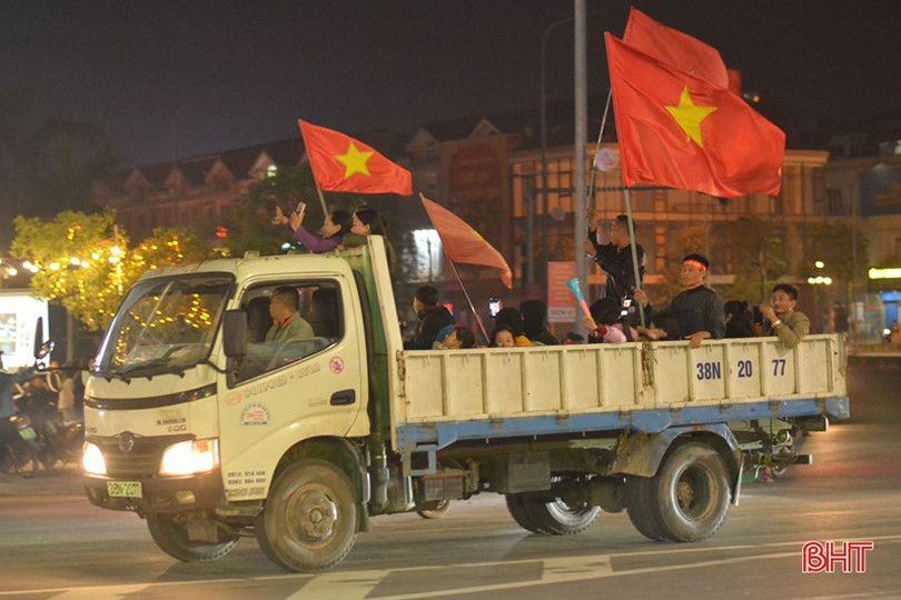 Người hâm mộ Hà Tĩnh mừng chiến thắng của thầy trò Park Hang Seo