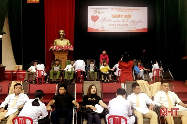 Cán bộ, công chức, ĐVTN thị xã Kỳ Anh hiến 210 đơn vị máu