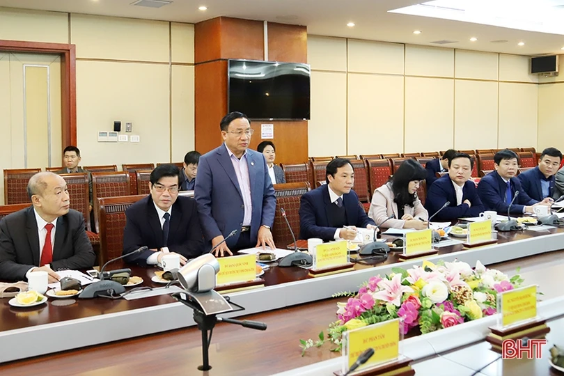 Đưa Hà Tĩnh vào nhóm địa phương phát triển chính quyền điện tử, đô thị thông minh, kinh tế số