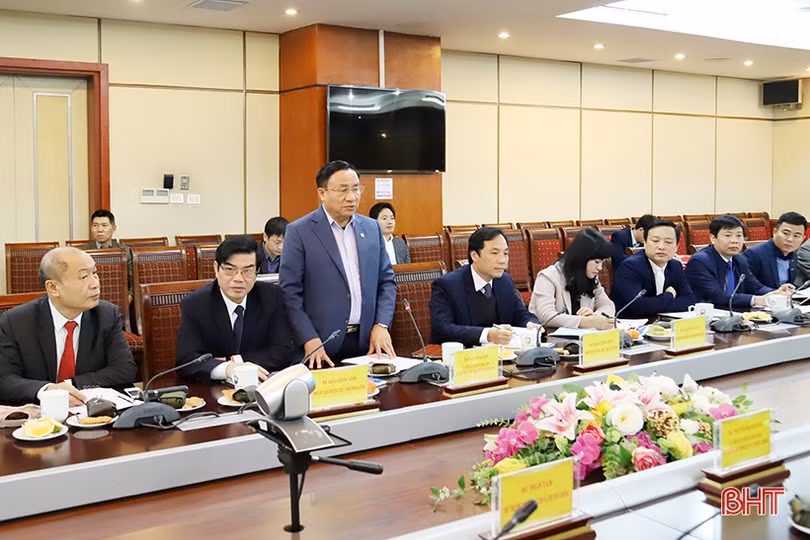 Đưa Hà Tĩnh vào nhóm địa phương phát triển chính quyền điện tử, đô thị thông minh, kinh tế số