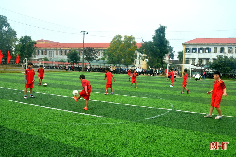 Khai mạc lớp bóng đá U10, U11 đầu tiên tại thị xã Kỳ Anh