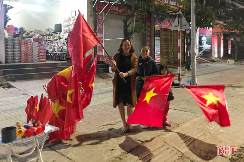 Người hâm mộ Hà Tĩnh mừng chiến thắng của thầy trò Park Hang Seo