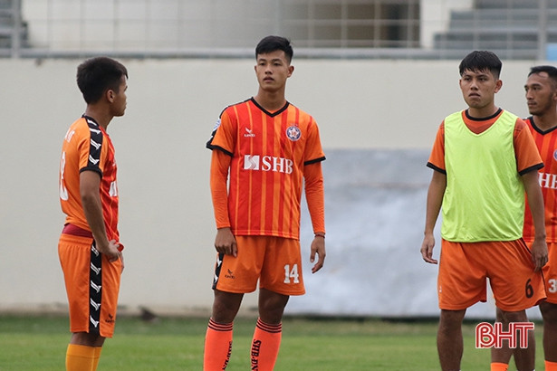 Hồng Lĩnh Hà Tĩnh so tài cùng 4 đội đá V.League trước mùa giải mới