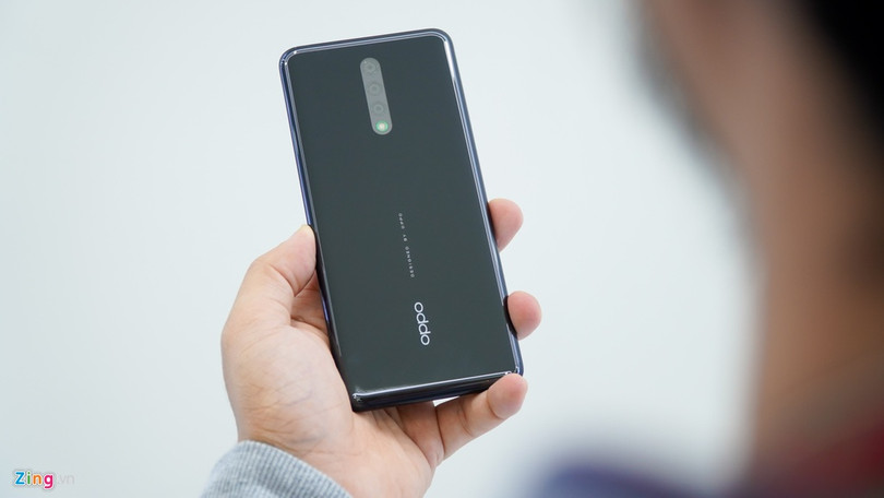 Smartphone đầu tiên có camera dưới màn hình, bỏ hết cổng kết nối