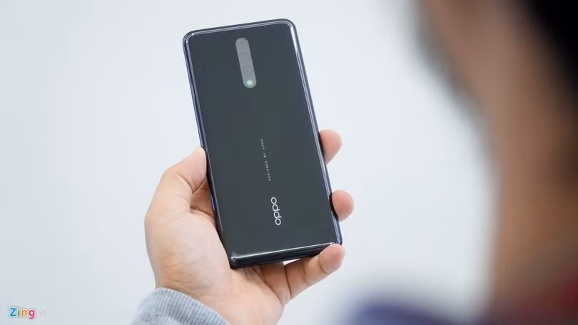 Smartphone đầu tiên có camera dưới màn hình, bỏ hết cổng kết nối