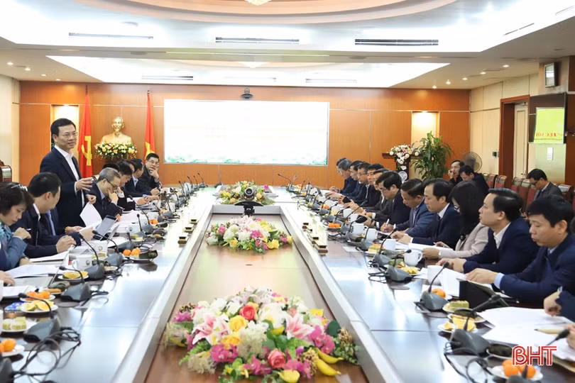 Đưa Hà Tĩnh vào nhóm địa phương phát triển chính quyền điện tử, đô thị thông minh, kinh tế số