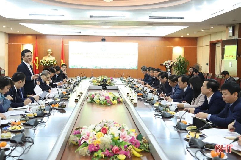 Đưa Hà Tĩnh vào nhóm địa phương phát triển chính quyền điện tử, đô thị thông minh, kinh tế số