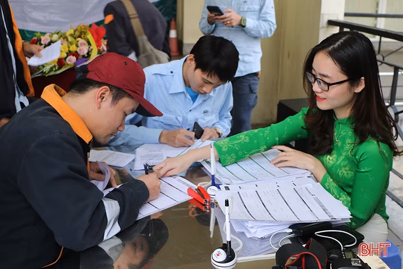 Đăng ký dịch vụ EBank, khách hàng Vietcombank Hà Tĩnh trúng xe máy SH