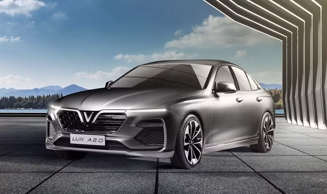 VinFast tặng Lux A2.0 cho HLV Mai Đức Chung và dàn Klara cho tuyển thủ bóng đá nữ Việt Nam