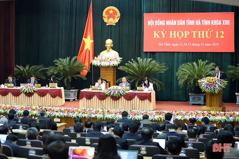 Giám đốc Sở Tài nguyên - Môi trường Hà Tĩnh Hồ Huy Thành đăng đàn trả lời chất vấn