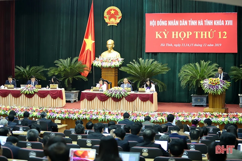 Giám đốc Sở Tài nguyên - Môi trường Hà Tĩnh Hồ Huy Thành đăng đàn trả lời chất vấn