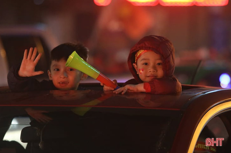 Người hâm mộ Hà Tĩnh mừng chiến thắng của thầy trò Park Hang Seo