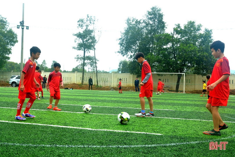 Khai mạc lớp bóng đá U10, U11 đầu tiên tại thị xã Kỳ Anh