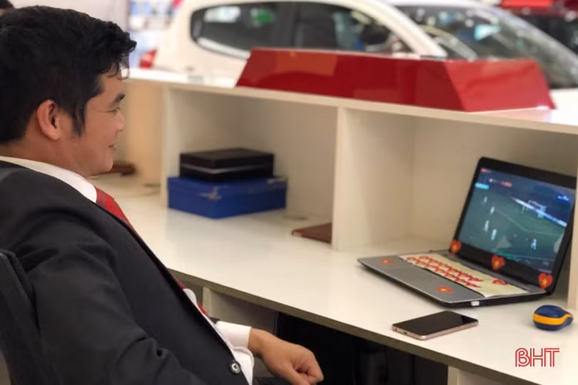 Cổ động viên Hà Tĩnh vỡ òa với chiến thắng lịch sử của U22 Việt Nam