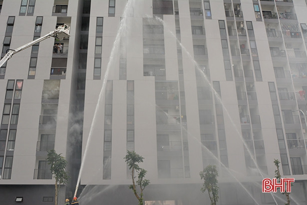 Diễn tập chữa cháy ở chung cư nhà ở xã hội Hà Tĩnh