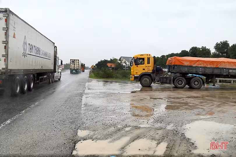 Cưỡng chế, đóng điểm đấu nối trái phép trên QL 1A - tuyến tránh TP Hà Tĩnh