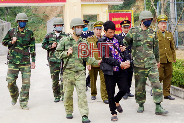 “Xách tay” gần 10.000 viên hồng phiến qua cửa khẩu Cầu Treo vào Việt Nam