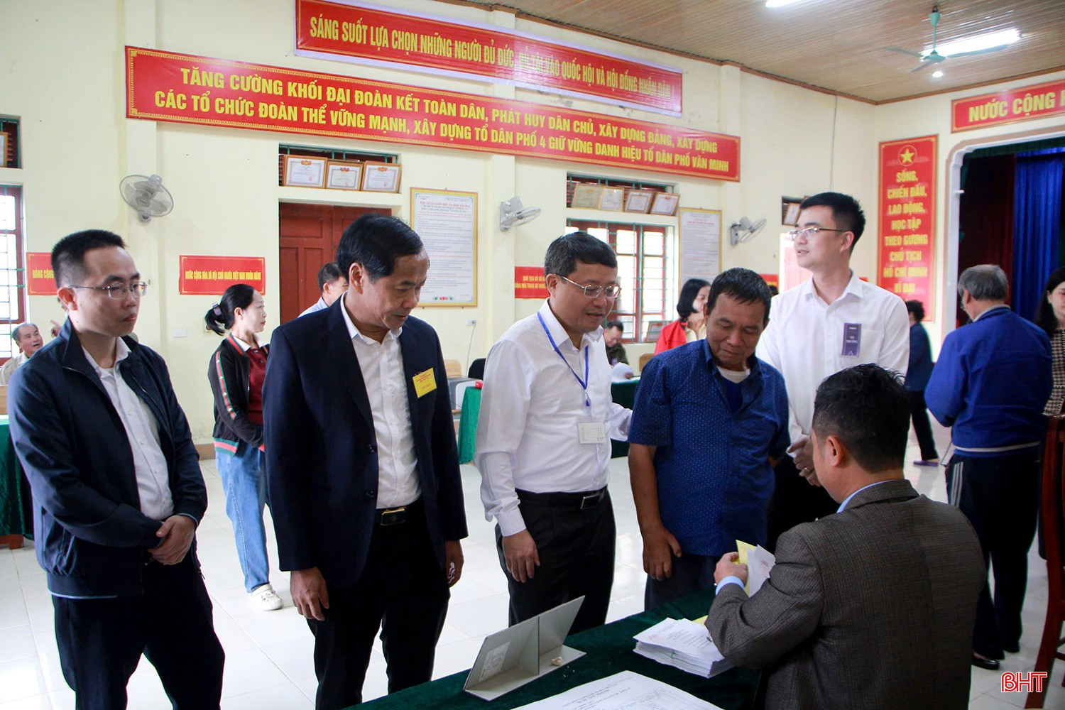 Phó Chủ tịch Thường trực HĐND tỉnh Dương Tất Thắng cũng nhấn mạnh, địa phương cần tiếp tục tuyên truyền, hướng dẫn để cử tri sáng suốt lựa chọn những đại biểu tiêu biểu, có đức, có tài, đại diện cho ý chí và nguyện vọng của Nhân dân.