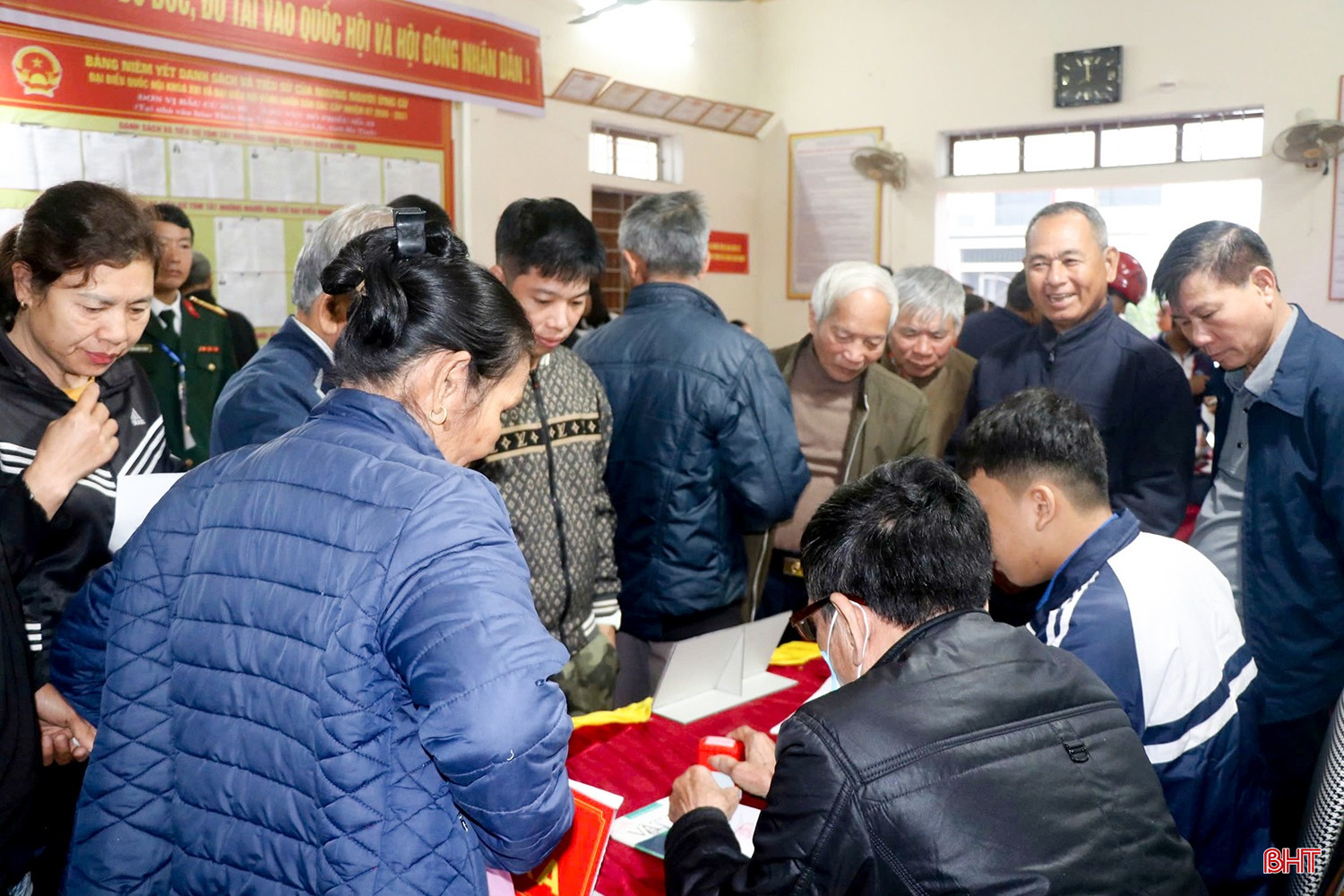 Đến thời điểm này, các khu vực bỏ phiếu trên địa bàn xã Can Lộc diễn ra nghiêm túc, dân chủ, đúng luật, an toàn và đúng quy định. Đến nay, toàn xã có 100% cử tri đã tham gia bỏ phiếu tại 20 khu vực.