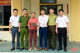 Bàn giao cá thể culi để thả về tự nhiên