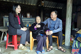 Trưởng thôn vùng biển tận tuỵ với những hoàn cảnh khó khăn