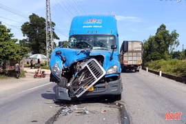 Tai nạn liên hoàn giữa 3 xe ô tô