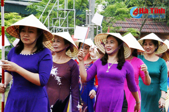 tre em trung binh tan cu gia mua duong sinh