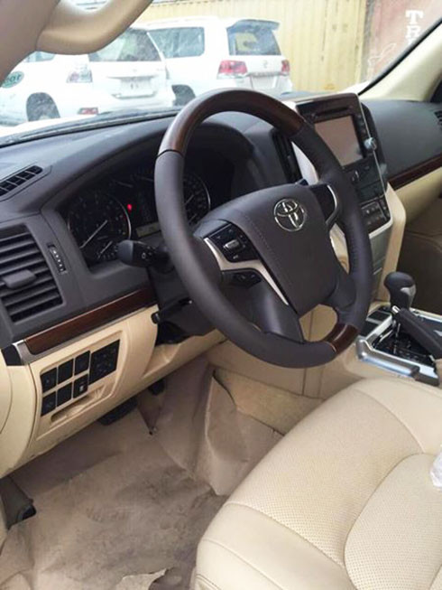 toyota land cruiser 2017 dau tien ve viet nam