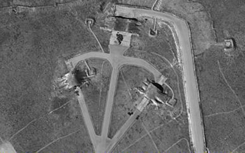 Ảnh chụp từ vệ tinh cho thấy căn cứ không quân Shayrat (Homs) của Syria trước khi bị Mỹ oanh kích. Ảnh: ImageSat International. dong minh cua ong assad doa dap tra vu luc vi my vuot gioi han do