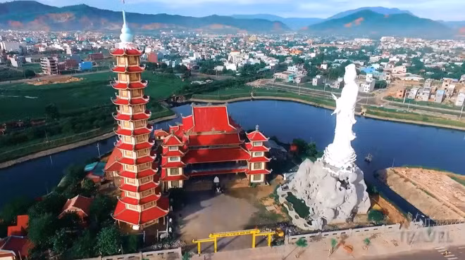 viet nam tuyet dep cua chang trai 8x tap choi drone