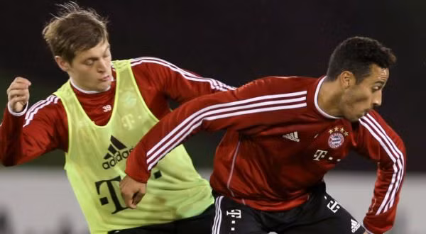 diem nong bayern real chien tranh giua cac vi sao